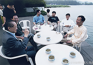 馬云悼念金庸：愿阿里變成先生的另一種遺產(chǎn)，走完102年